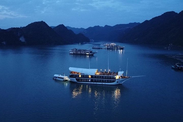 ハロン湾とランハー湾の素晴らしいカルスト地形を航行する豪華なブティッククルーズ、写真27 | wizardtrip