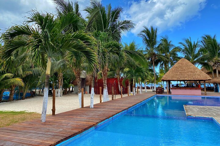 Cozumel: Chula’s All-Inclusive Beach Pass med transport | wizardtrip