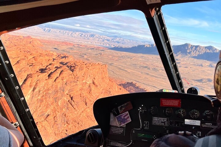 Helicopter tour over the Grand Canyon West Rim from Las Vegas, featuring Hoover Dam and Lake Mead, photo 6 | wizardtrip