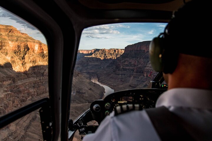 Helicopter tour over the Grand Canyon West Rim from Las Vegas, featuring Hoover Dam and Lake Mead, photo 8 | wizardtrip