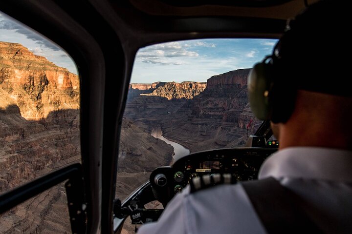 Luxury helicopter tour over the Grand Canyon West Rim from Las Vegas, photo 7 | wizardtrip