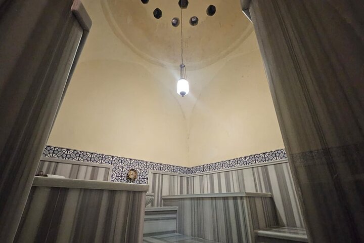 Ervaar een traditioneel Turks bad in het historische Gedikpasa Hamami in Istanbul, met marmeren interieurs en ontspannende rituelen, foto 6 | wizardtrip