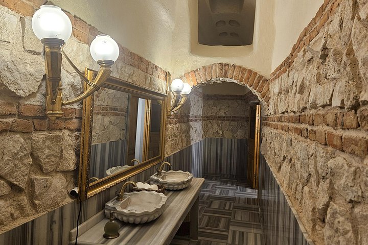 Ervaar een traditioneel Turks bad in het historische Gedikpasa Hamami in Istanbul, met marmeren interieurs en ontspannende rituelen, foto 14 | wizardtrip