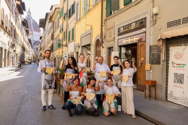 Florence Pasta & Tiramisu Cooking Class with Unlimited Wine | wizardtrip
