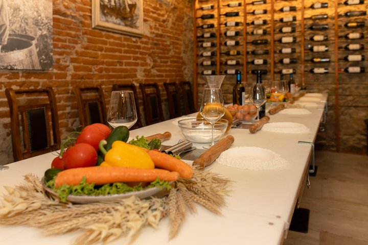 Aula prática de massa e tiramisu em Florença com degustação de vinhos, foto 19 | wizardtrip