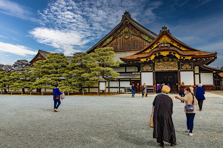 Dagtocht per bus door Kyoto's iconische UNESCO-werelderfgoedsites, waaronder Arashiyama Bamboebos, Gouden Paviljoen, Nijo Castle, Kiyomizu-dera en Fushimi Inari, foto 10 | wizardtrip