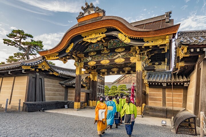 Dagtocht per bus door Kyoto's iconische UNESCO-werelderfgoedsites, waaronder Arashiyama Bamboebos, Gouden Paviljoen, Nijo Castle, Kiyomizu-dera en Fushimi Inari, foto 11 | wizardtrip
