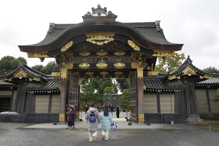 Dagtocht per bus door Kyoto's iconische UNESCO-werelderfgoedsites, waaronder Arashiyama Bamboebos, Gouden Paviljoen, Nijo Castle, Kiyomizu-dera en Fushimi Inari, foto 17 | wizardtrip