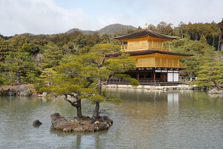 Dagtocht per bus door Kyoto's iconische UNESCO-werelderfgoedsites, waaronder Arashiyama Bamboebos, Gouden Paviljoen, Nijo Castle, Kiyomizu-dera en Fushimi Inari, foto 21 | wizardtrip