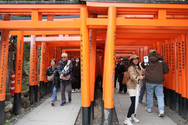 Dagtocht per bus door Kyoto's iconische UNESCO-werelderfgoedsites, waaronder Arashiyama Bamboebos, Gouden Paviljoen, Nijo Castle, Kiyomizu-dera en Fushimi Inari, foto 26 | wizardtrip