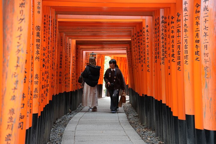 Dagtocht per bus door Kyoto's iconische UNESCO-werelderfgoedsites, waaronder Arashiyama Bamboebos, Gouden Paviljoen, Nijo Castle, Kiyomizu-dera en Fushimi Inari, foto 27 | wizardtrip