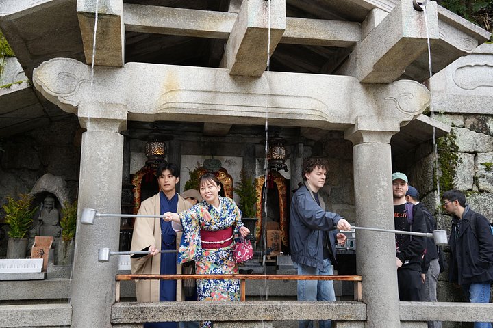 Dagtocht per bus door Kyoto's iconische UNESCO-werelderfgoedsites, waaronder Arashiyama Bamboebos, Gouden Paviljoen, Nijo Castle, Kiyomizu-dera en Fushimi Inari, foto 29 | wizardtrip