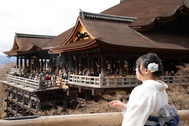 Dagtocht per bus door Kyoto's iconische UNESCO-werelderfgoedsites, waaronder Arashiyama Bamboebos, Gouden Paviljoen, Nijo Castle, Kiyomizu-dera en Fushimi Inari, foto 31 | wizardtrip