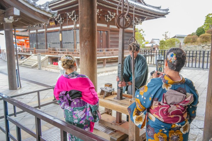 Dagtocht per bus door Kyoto's iconische UNESCO-werelderfgoedsites, waaronder Arashiyama Bamboebos, Gouden Paviljoen, Nijo Castle, Kiyomizu-dera en Fushimi Inari, foto 33 | wizardtrip