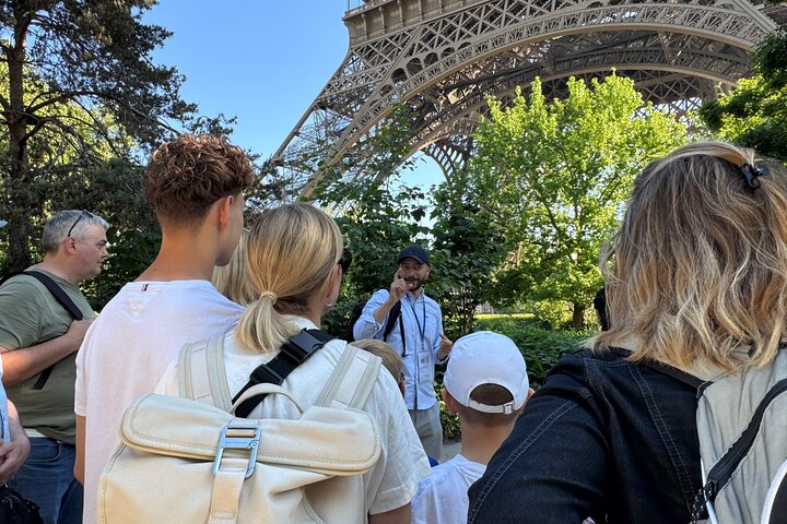 パリのエッフェル塔の階段をガイド付きで登り、街のパノラマビューを楽しむツアー、写真6 | wizardtrip