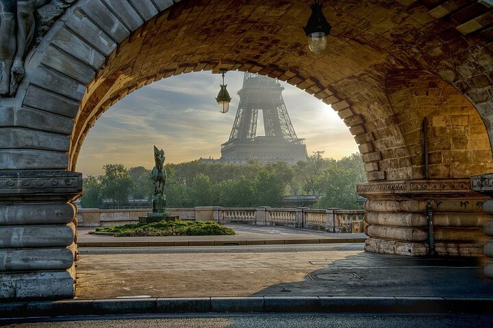 パリのエッフェル塔の階段をガイド付きで登り、街のパノラマビューを楽しむツアー、写真11 | wizardtrip