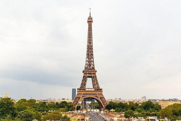 パリのエッフェル塔の階段をガイド付きで登り、街のパノラマビューを楽しむツアー、写真12 | wizardtrip