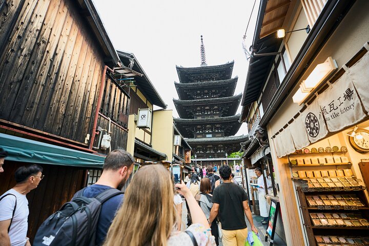 Visite à pied de Gion à Kyoto explorant la culture geisha, les sanctuaires et les rues traditionnelles, photo 10 | wizardtrip