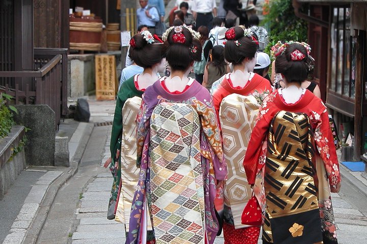Visite à pied de Gion à Kyoto explorant la culture geisha, les sanctuaires et les rues traditionnelles, photo 11 | wizardtrip