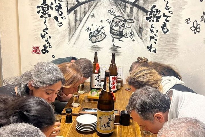 Tour gastronómico guiado por Osaka con diversos platos japoneses e izakayas locales, foto 16 | wizardtrip