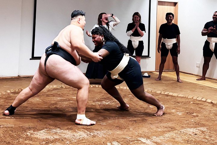 Experimenta la intensidad del sumo en Osaka con demostraciones en vivo y participación del público, foto 7 | wizardtrip