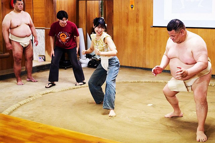 Experimenta la intensidad del sumo en Osaka con demostraciones en vivo y participación del público, foto 9 | wizardtrip