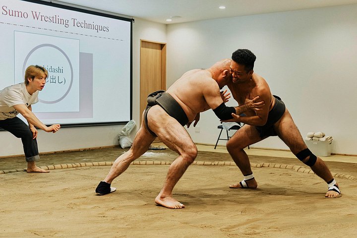 Experimenta la intensidad del sumo en Osaka con demostraciones en vivo y participación del público, foto 31 | wizardtrip