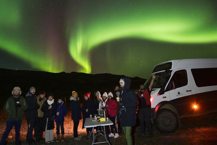 Vivi la magia dell'aurora boreale in un tour 4x4 da Reykjavik, con cioccolata calda e pasticcini, foto 7 | wizardtrip