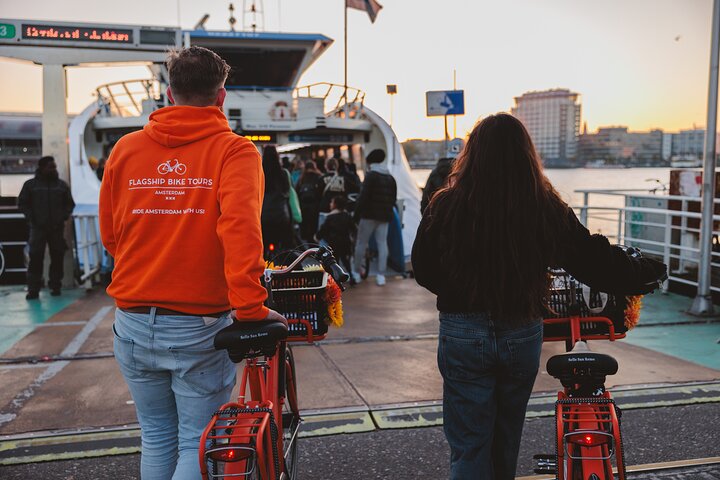 Guidet cykeltur gennem det hollandske landskab fra Amsterdam med vindmøller, gårde og ostesmagning, foto 18 | wizardtrip