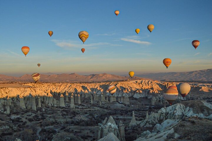 Volo in mongolfiera sopra le valli uniche della Cappadocia all'alba, foto 13 | wizardtrip