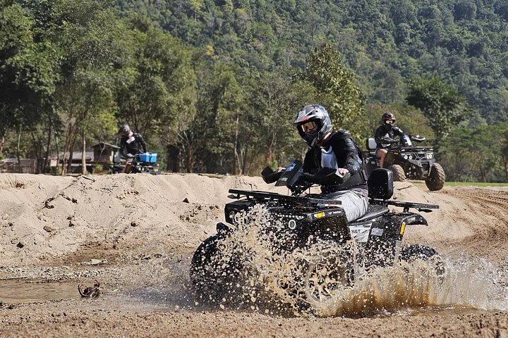 Geniet van een dag vol avontuur met de Sticky Waterfall, ATV-ritten en wildwaterraften nabij Chiang Mai, foto 6 | wizardtrip