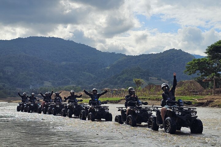 Geniet van een dag vol avontuur met de Sticky Waterfall, ATV-ritten en wildwaterraften nabij Chiang Mai, foto 7 | wizardtrip