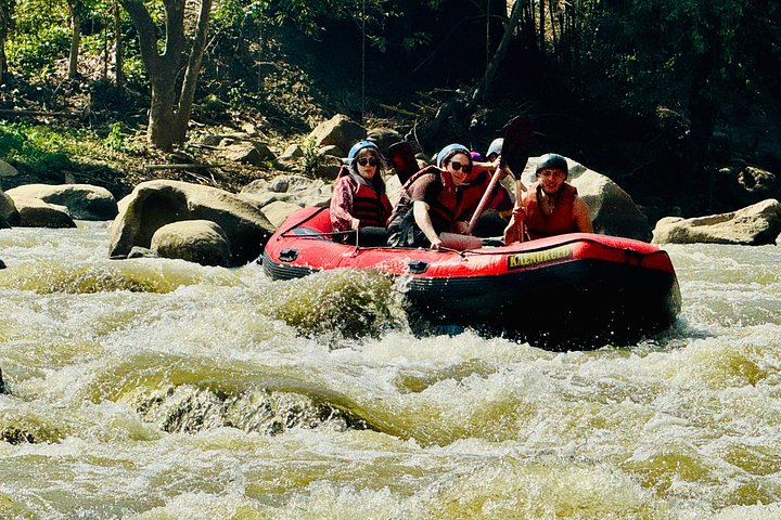 Geniet van een dag vol avontuur met de Sticky Waterfall, ATV-ritten en wildwaterraften nabij Chiang Mai, foto 14 | wizardtrip