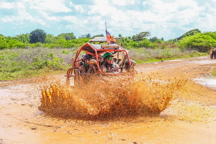 Punta Cana Buggy ou Quad : Plage Macao, Grotte et Dégustations | wizardtrip