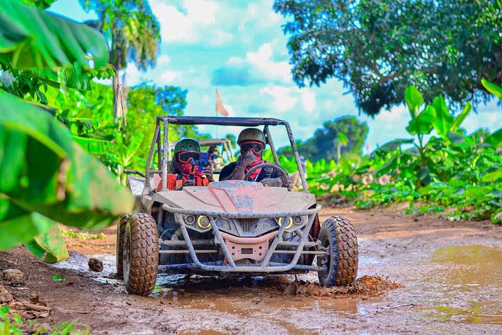 Passeio de aventura de buggy e quadriciclo em Punta Cana, na República Dominicana, com a praia de Macao e uma caverna, foto 7 | wizardtrip