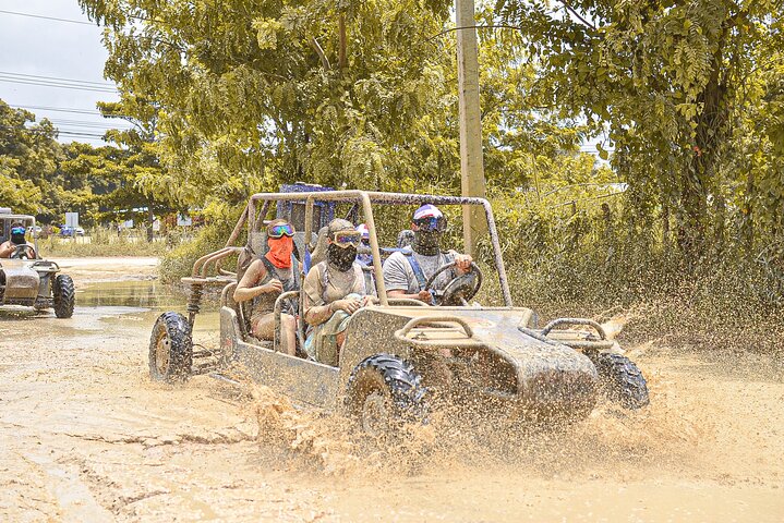 Passeio de aventura de buggy e quadriciclo em Punta Cana, na República Dominicana, com a praia de Macao e uma caverna, foto 8 | wizardtrip