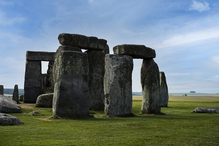 Small-Group Day Trip to Stonehenge, Bath and Windsor from London | wizardtrip