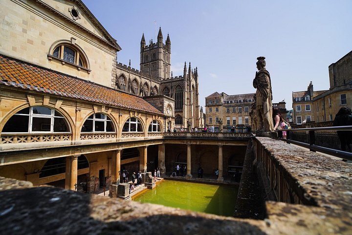 Tur i liten grupp som besöker Stonehenge, Bath och Windsor Castle från London, foto 8 | wizardtrip
