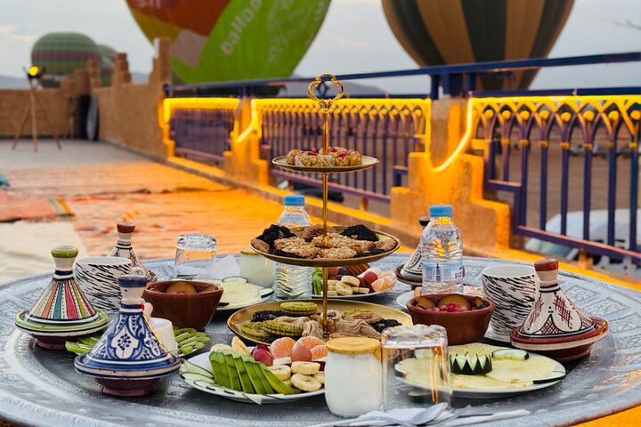 Vol en montgolfière au-dessus de Marrakech au lever du soleil avec petit-déjeuner berbère, photo 6 | wizardtrip