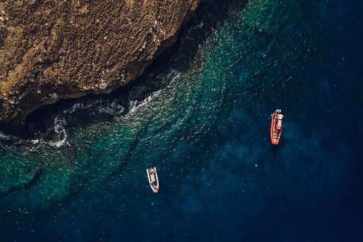 Snorkeling adventure in Maui's Molokini Crater and Turtle Town with vibrant marine life, photo 8 | wizardtrip