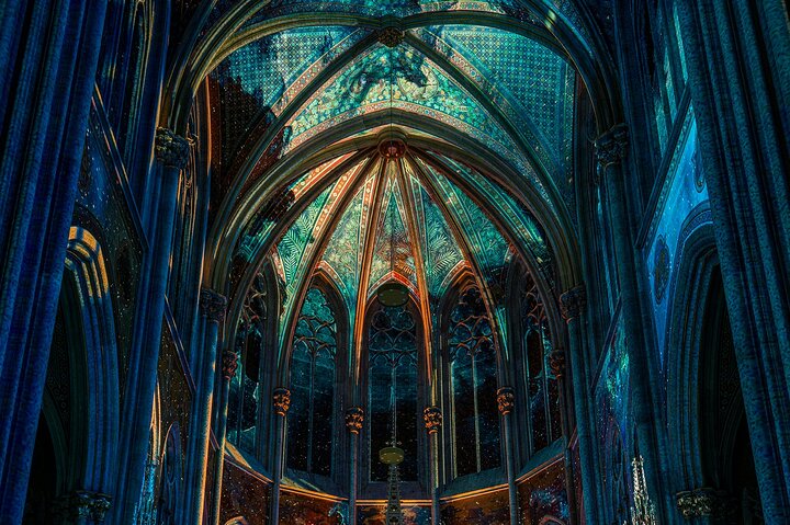 Oppslukende lysshow "Light of Creation" inne i Wiens Votivkirken, foto 13 | wizardtrip