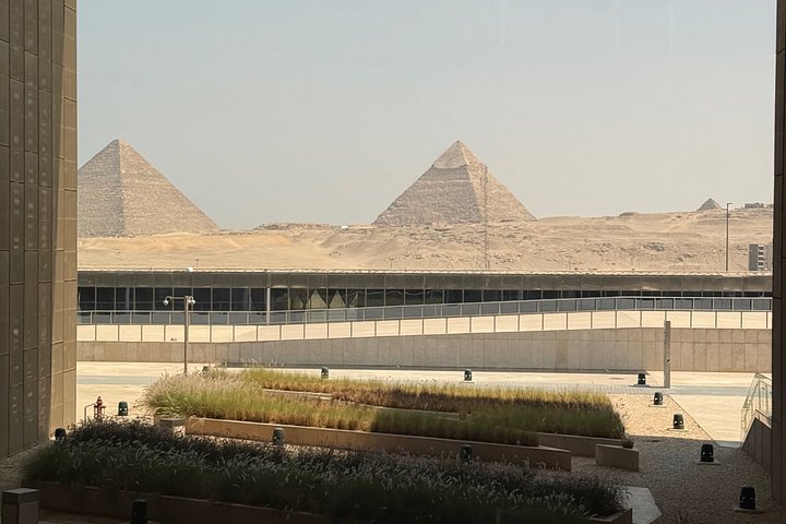 Tour privado de las pirámides de Giza, la Esfinge y el Gran Museo Egipcio en Giza, Egipto, foto 29 | wizardtrip