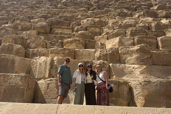 Tour privado de las pirámides de Giza, la Esfinge y el Gran Museo Egipcio en Giza, Egipto, foto 31 | wizardtrip