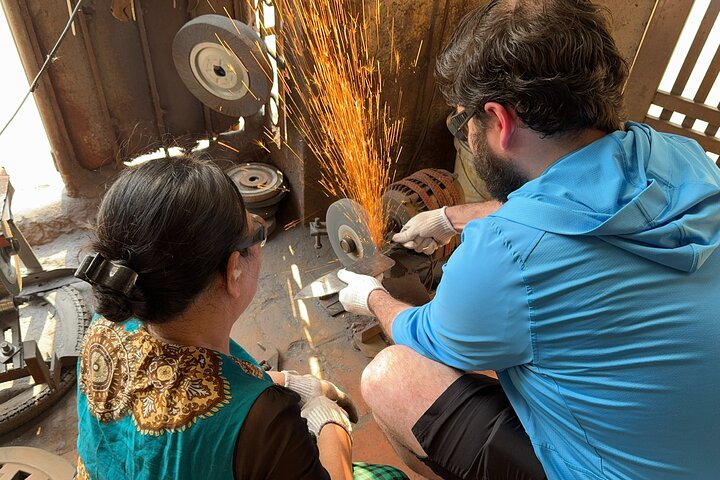 Hanoi Knife-Making Class: Join the Legacy in Blacksmith's Workshop | wizardtrip