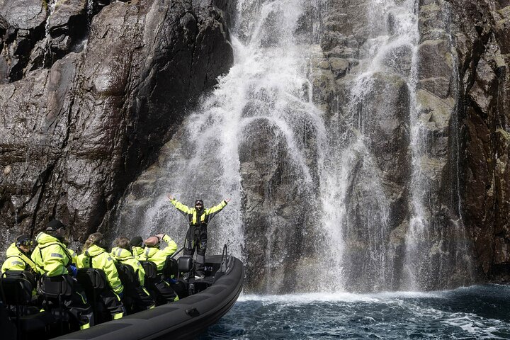 Spannende RIB-boottour door de Noorse Lysefjord, met dramatische kliffen en de Preikestolen nabij Stavanger, foto 9 | wizardtrip