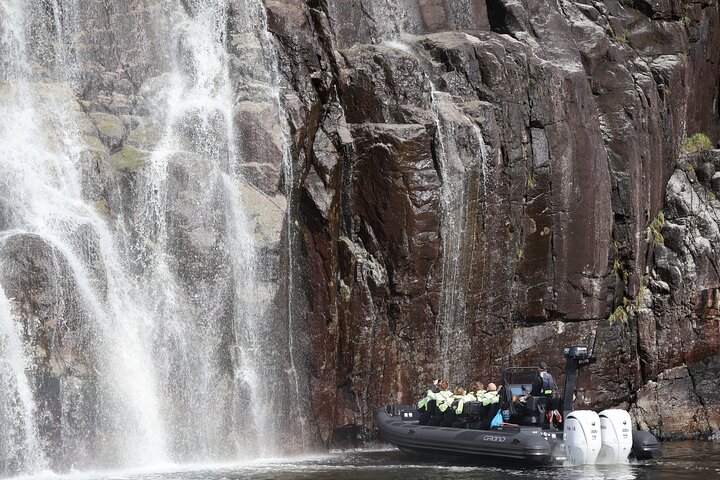 Spannende RIB-boottour door de Noorse Lysefjord, met dramatische kliffen en de Preikestolen nabij Stavanger, foto 15 | wizardtrip