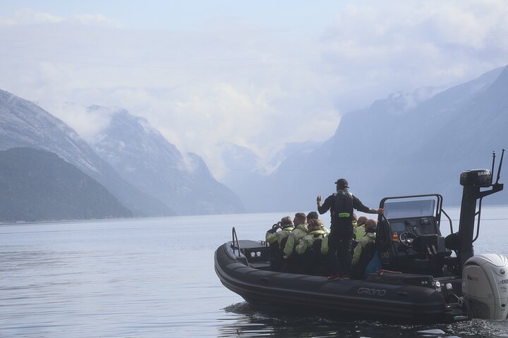 Spannende RIB-boottour door de Noorse Lysefjord, met dramatische kliffen en de Preikestolen nabij Stavanger, foto 20 | wizardtrip