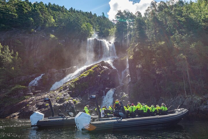Spannende RIB-boottour door de Noorse Lysefjord, met dramatische kliffen en de Preikestolen nabij Stavanger, foto 24 | wizardtrip