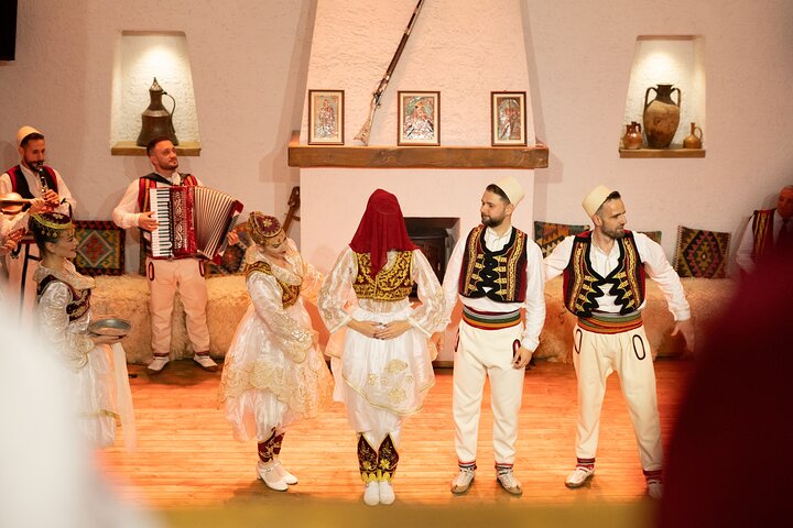 Découvrez la musique, la danse et la gastronomie traditionnelles albanaises à Tirana, photo 6 | wizardtrip