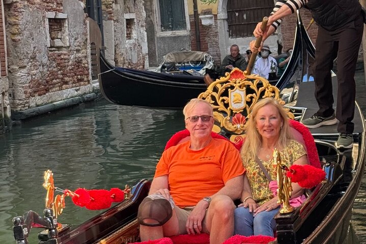 Balade en gondole avec visite guidée privée à Venise | wizardtrip